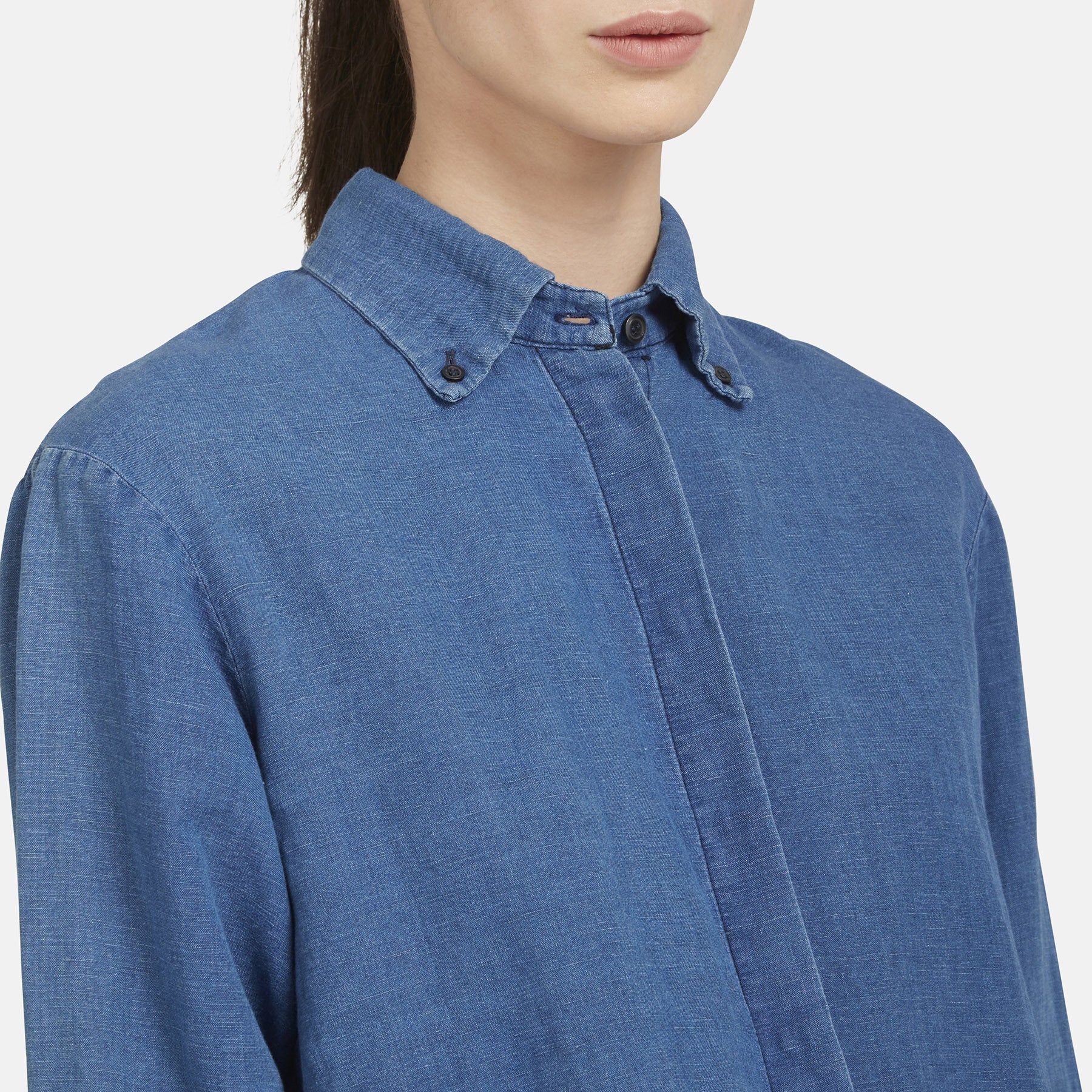 Concealed-button shirt